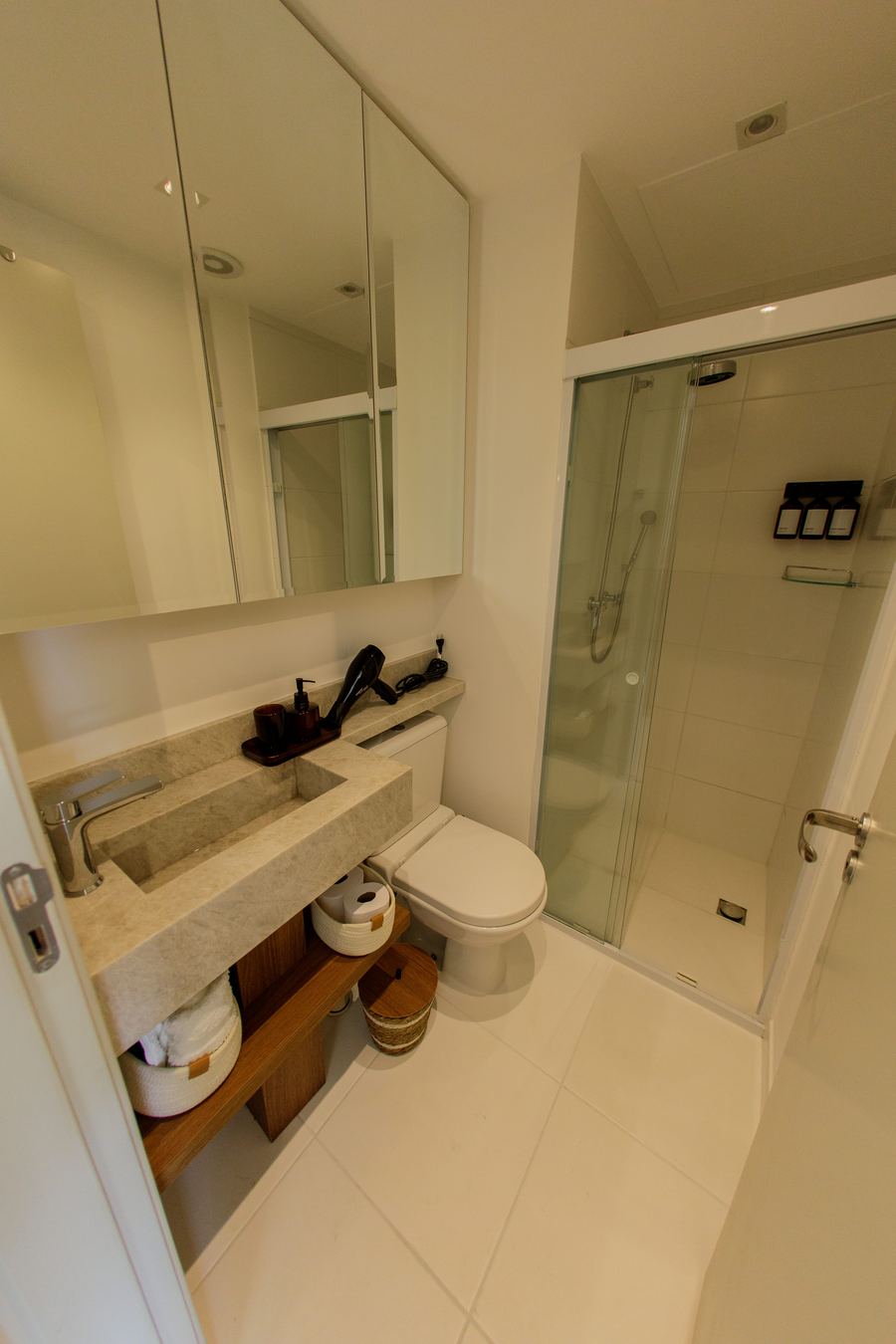 Banheiro com amenities de hotelaria — exemplo de padrão GuestNow