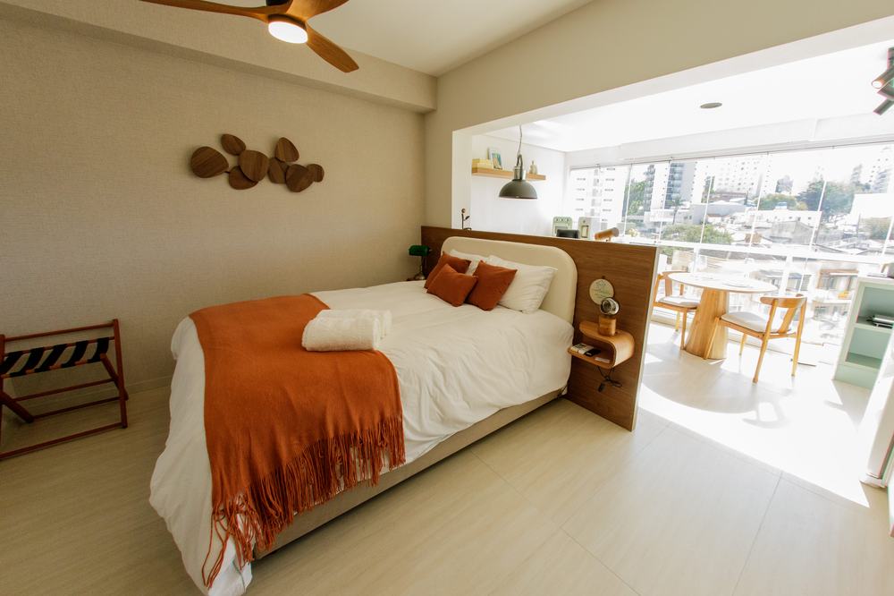 Quarto integrado à varanda no apartamento Vitreo Klabin